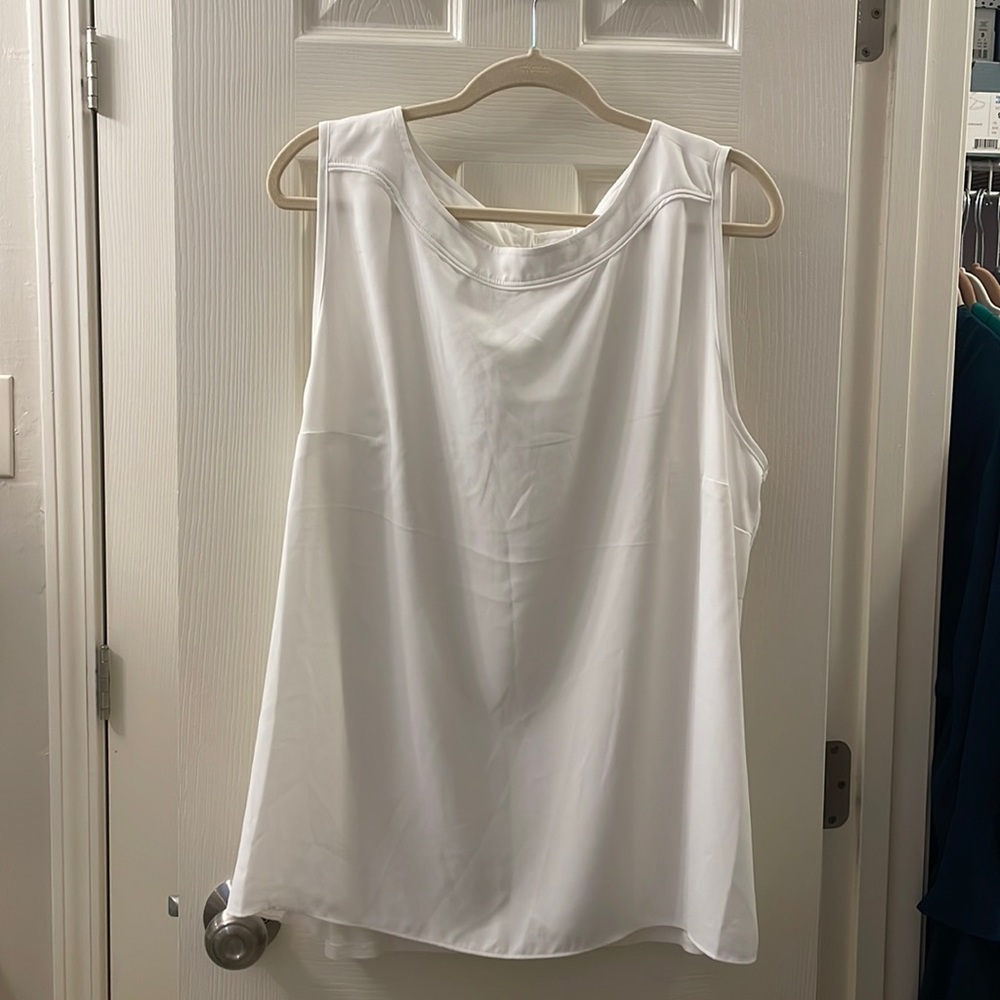 Loft Plus White Tank/Shell Size 16/18